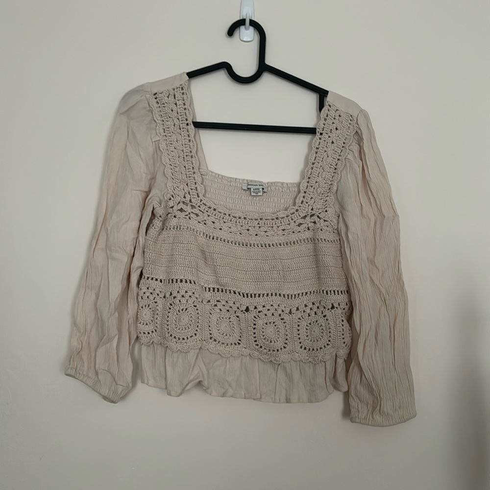American Eagle Cream Blouse Cropped